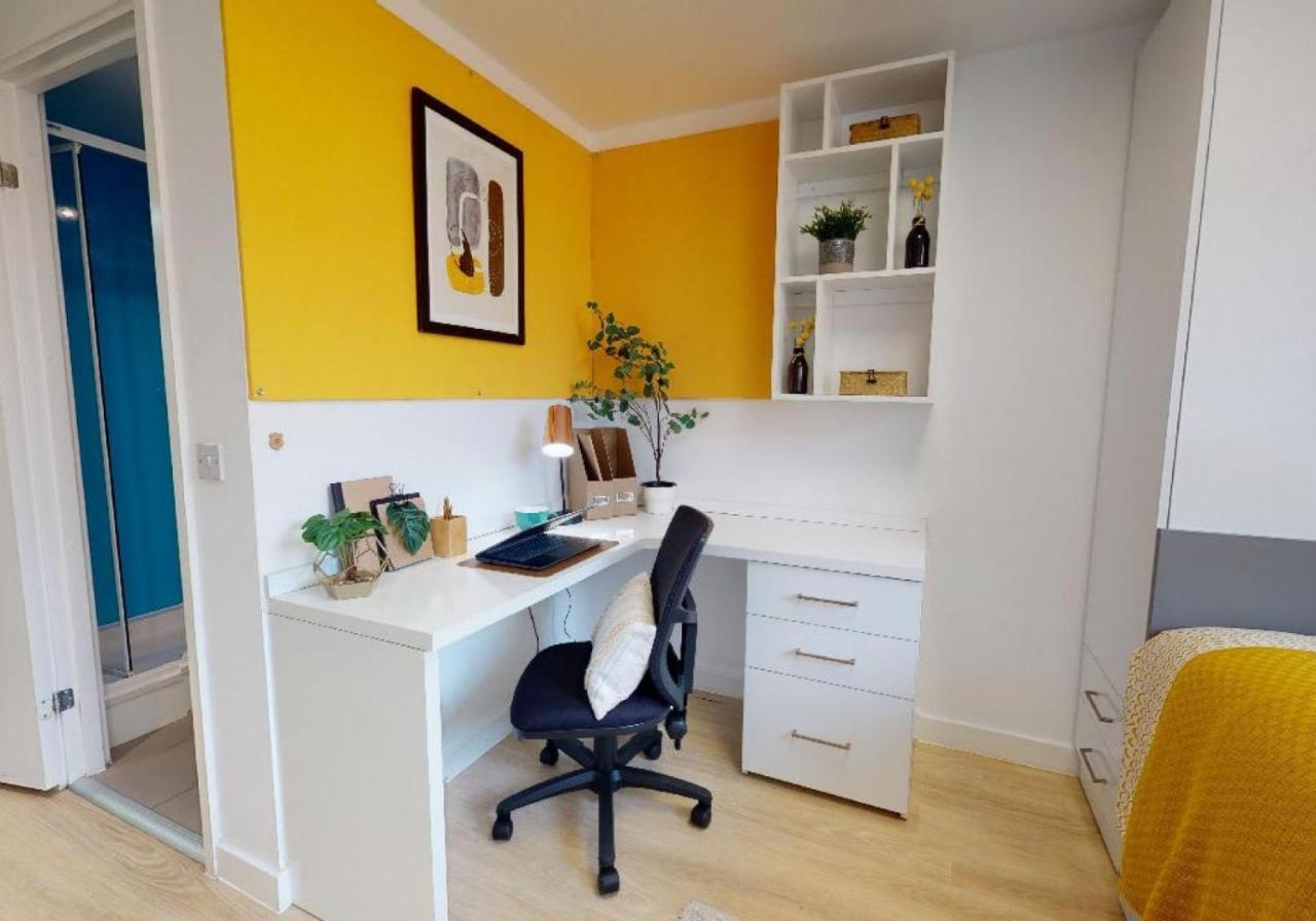 For Students Only Private Bedrooms With Shared Kitchen And Studios At Iq Haywood House In Londres Exterior foto