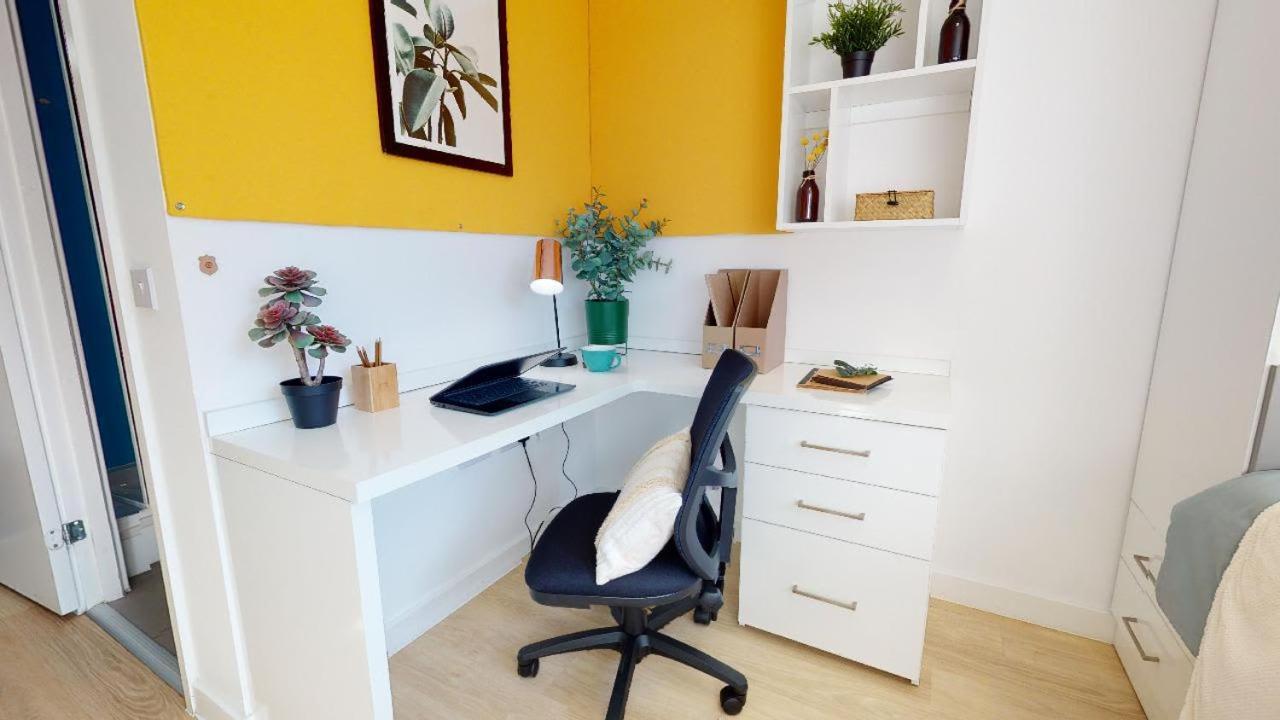 For Students Only Private Bedrooms With Shared Kitchen And Studios At Iq Haywood House In Londres Exterior foto